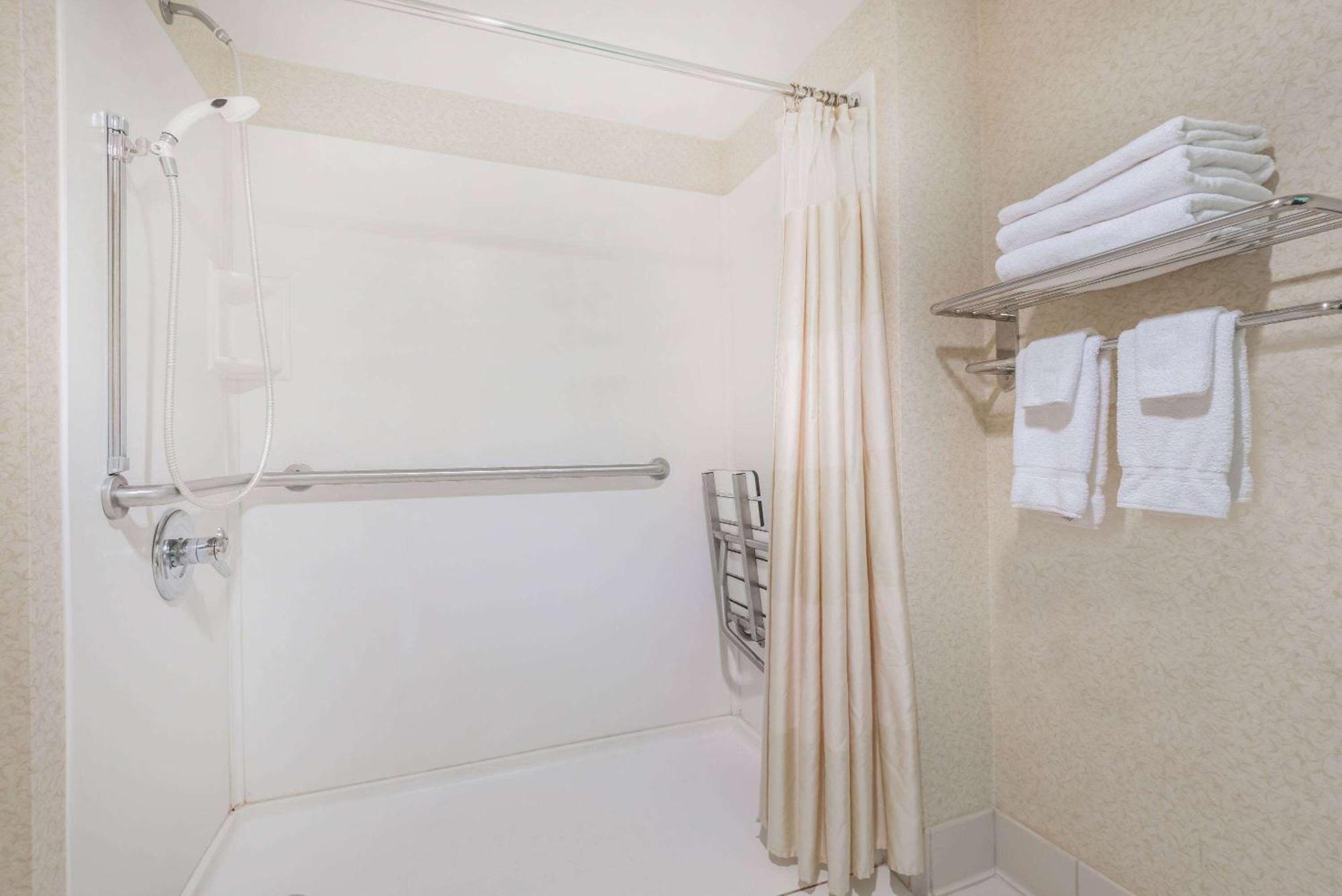 Baymont By Wyndham Greensburg Ngoại thất bức ảnh