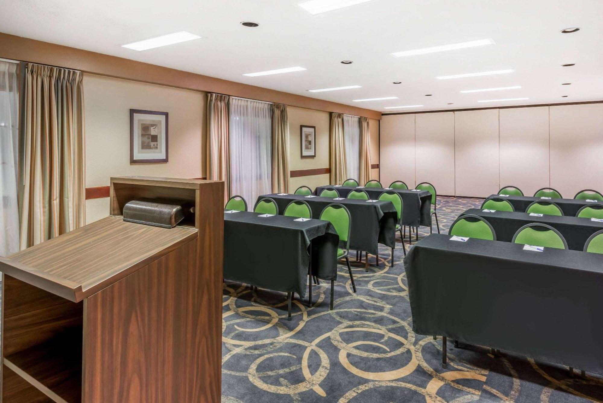 Baymont By Wyndham Greensburg Ngoại thất bức ảnh