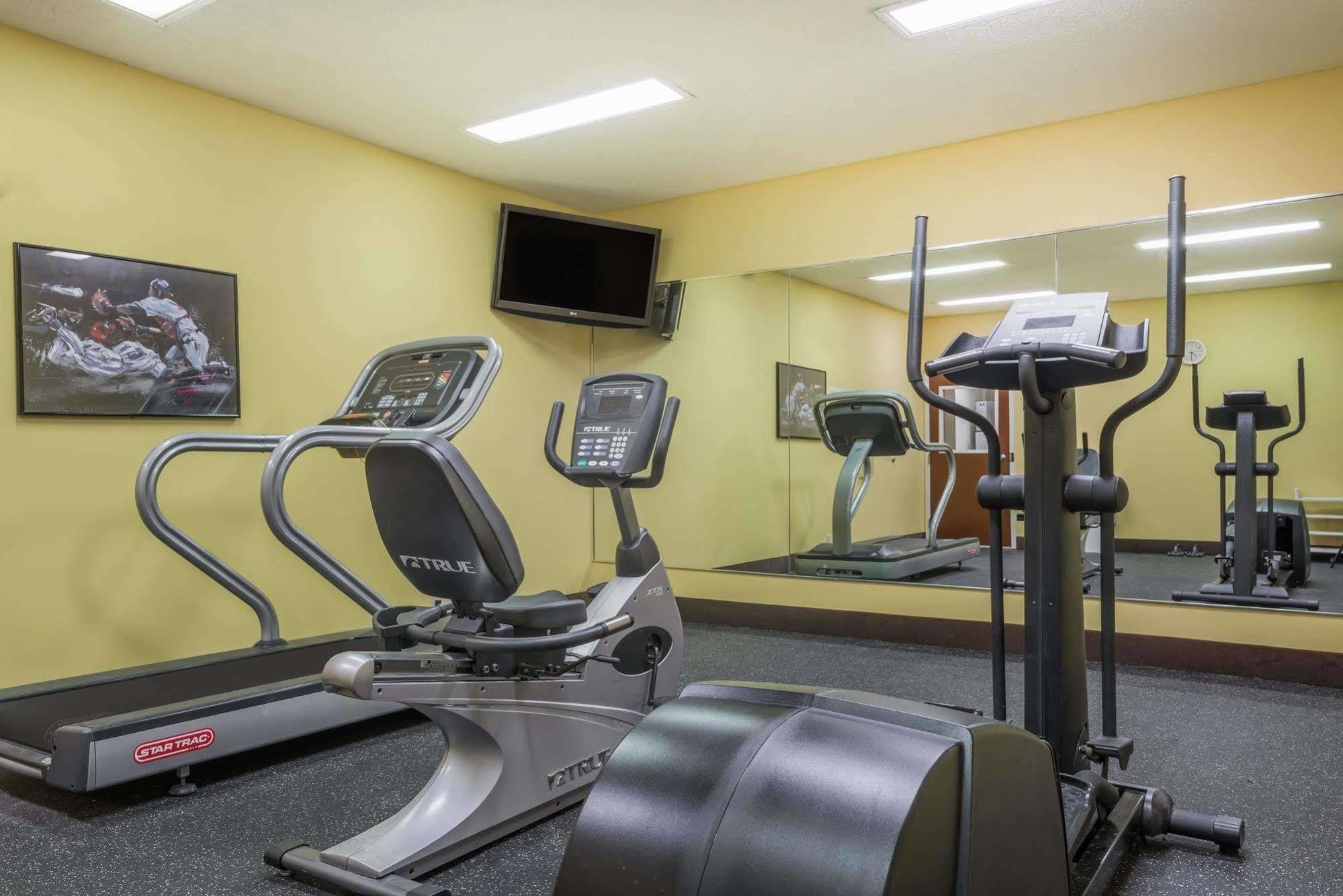Baymont By Wyndham Greensburg Ngoại thất bức ảnh